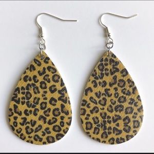 ❤️ Fabulous Fall Fav Leopard Teardrop Earrings